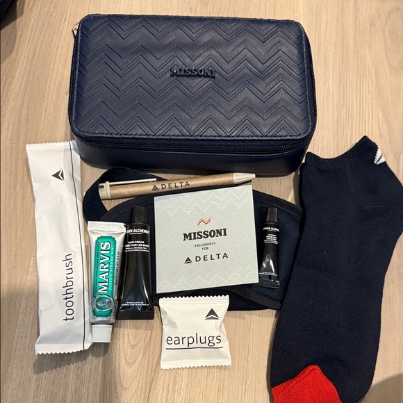 Delta X Missoni Chevron Navy Cosmetic Case & Accessories - Picture 1 of 5